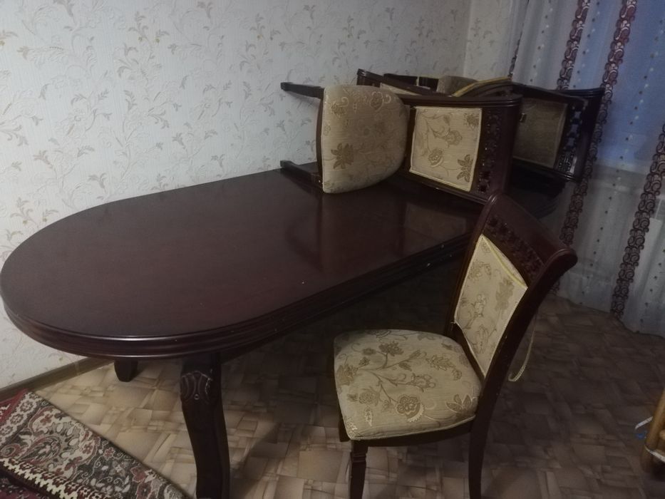 Стол для гостиной