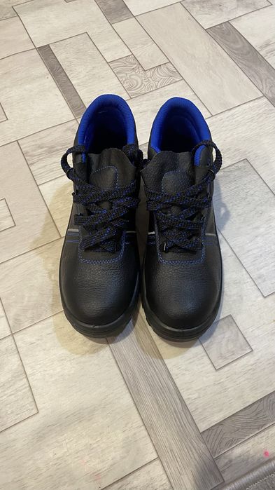 Рабочие ботинки.