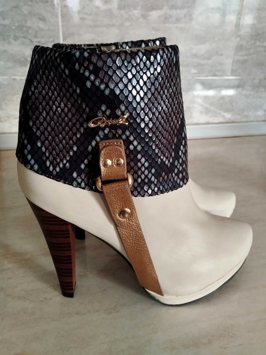 Vând ghete marca Axel