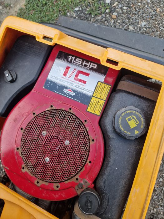 Tractoras gazon Briggs Stratton