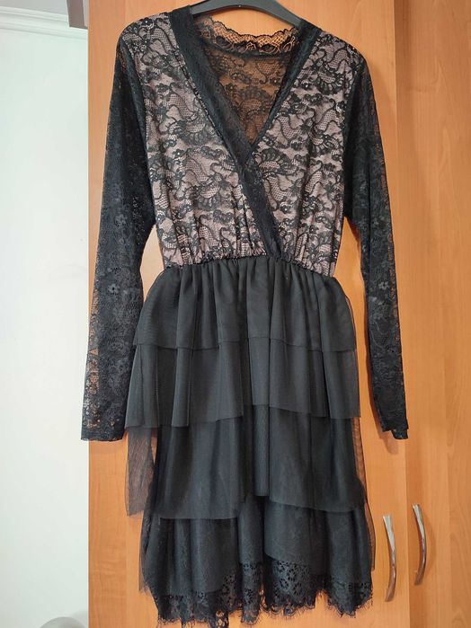 Дантелена официална рокля