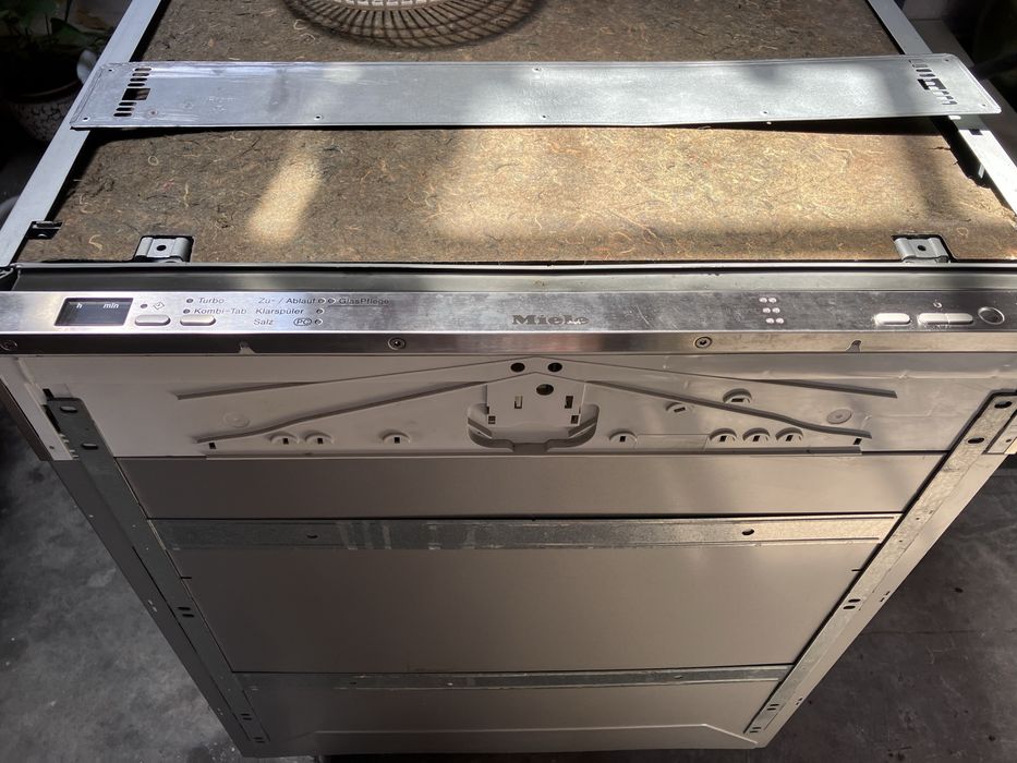 Съдомиялна Miele