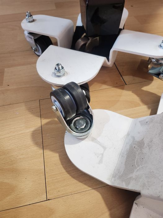 Колела за рояли за сцени