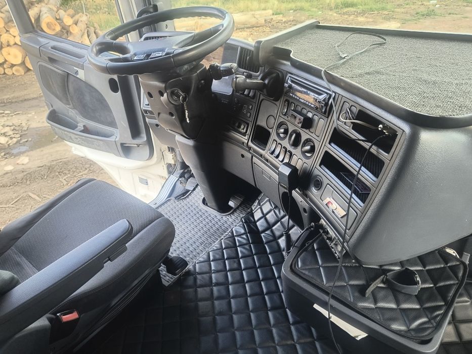 Scania 6x2  cu macara Epsilon Q170