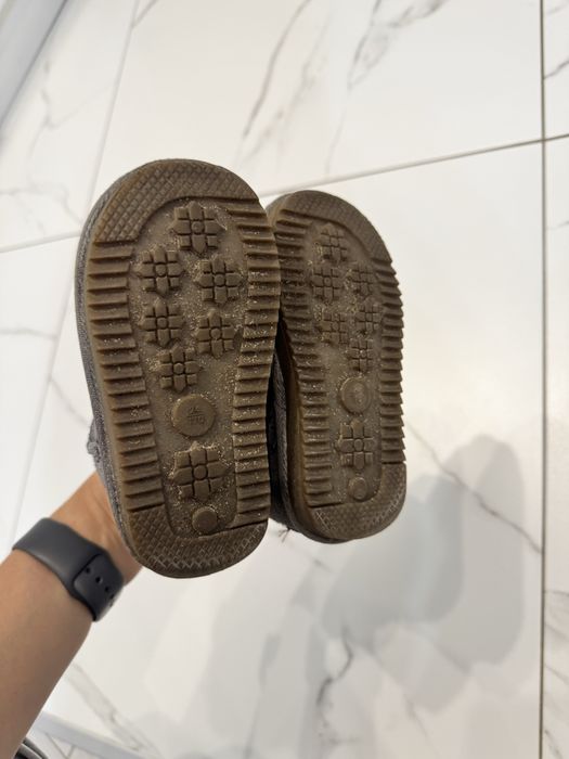 Продам зимние угги