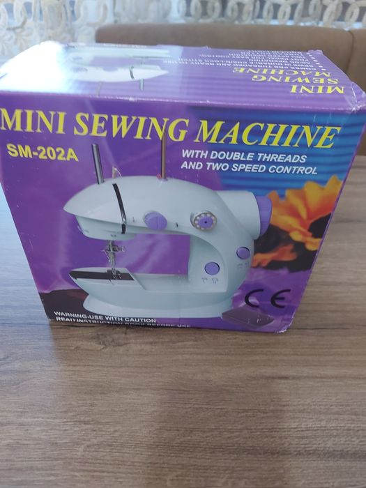 Mașina de cusut noua