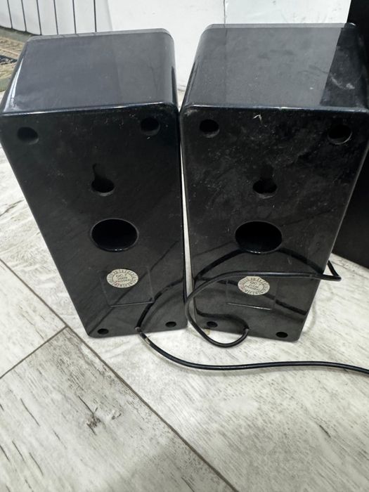 Колонка большая и два доп рядом