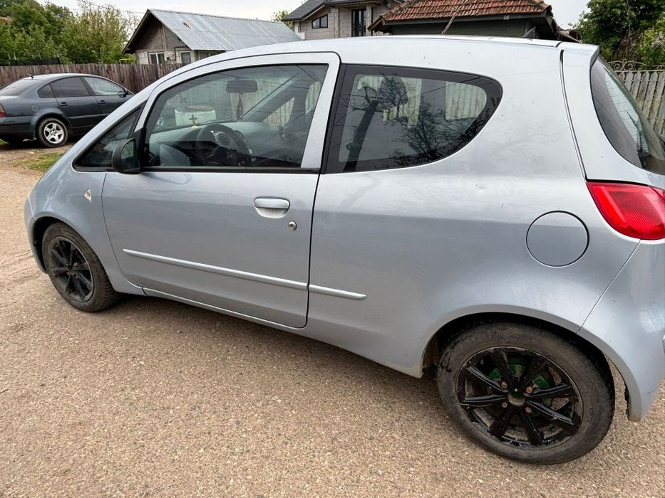Mitsubishi colt anul 2006