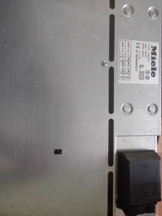 Стъклокерамичен трифазен котлон Miele