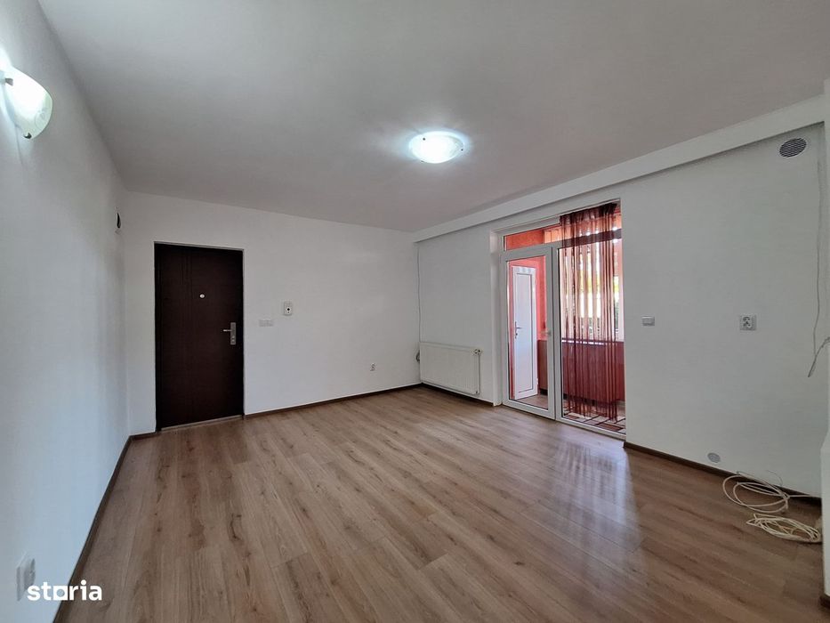 Apartament cu 2 camere, 36,5 mp, balcon, zona Parcului Poligon — fotografia 2