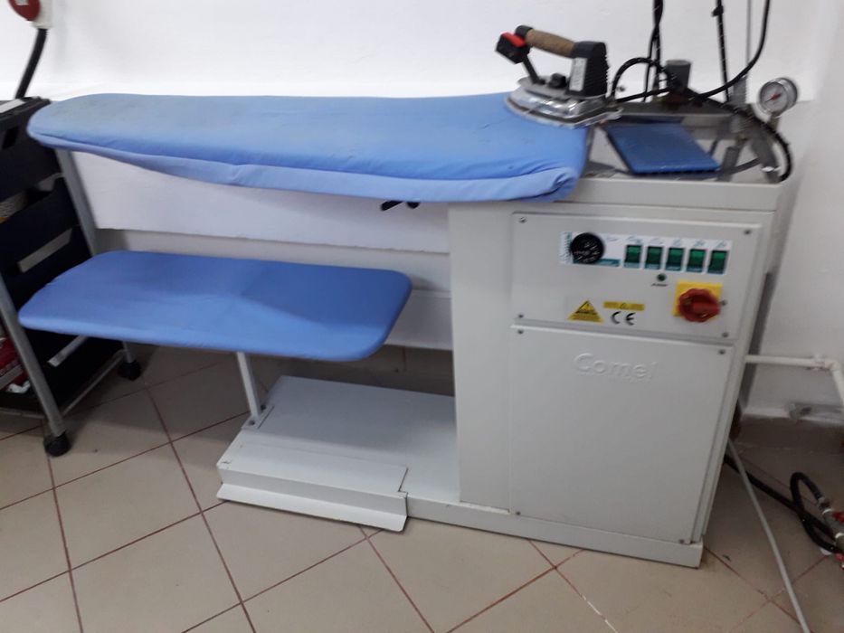 Masă de călcat profesională Comel FR/E cu boiler și aspirație – Italia