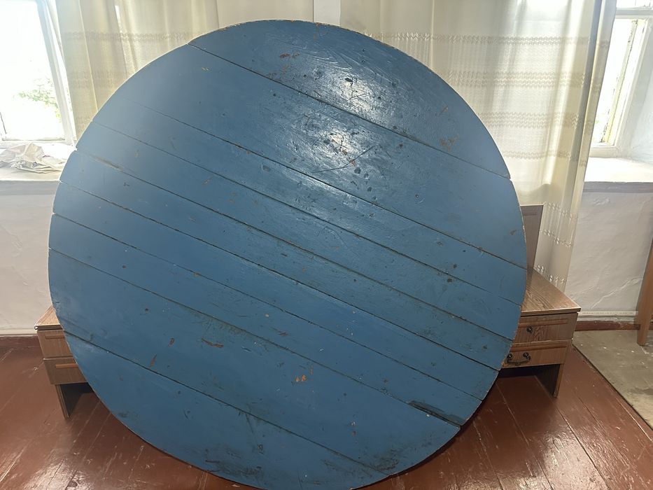 Продам стол круглый