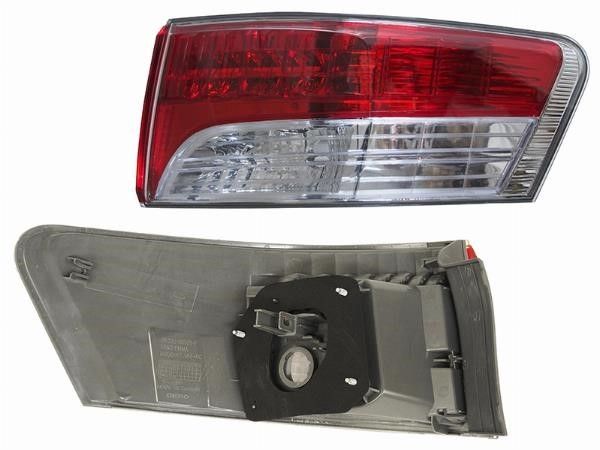 Фонарь задний  Toyota Avensis