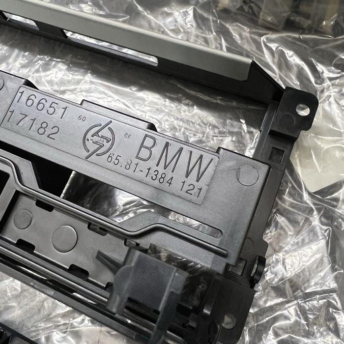 Новая ориг рамка магнитолы bmw e34 бмв е34