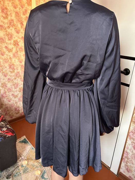 Продам платье атласное