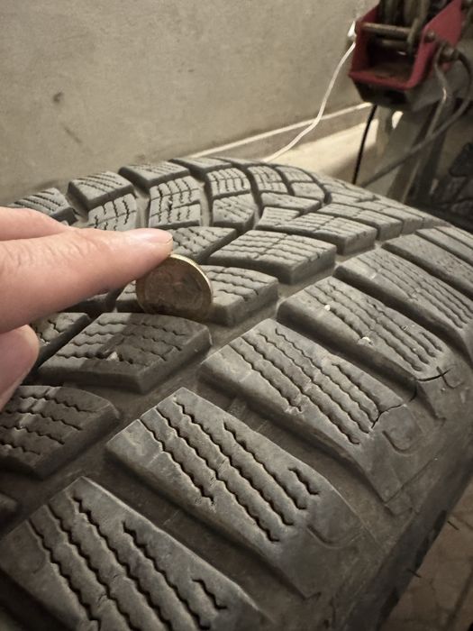 Зимни гуми Goodyear 215/55/17 - 2 бр.