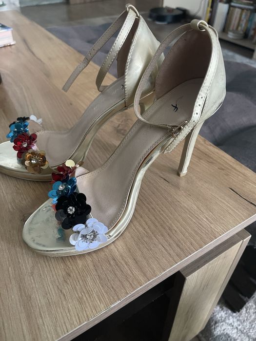 Дамски токчета 38 номер.             .