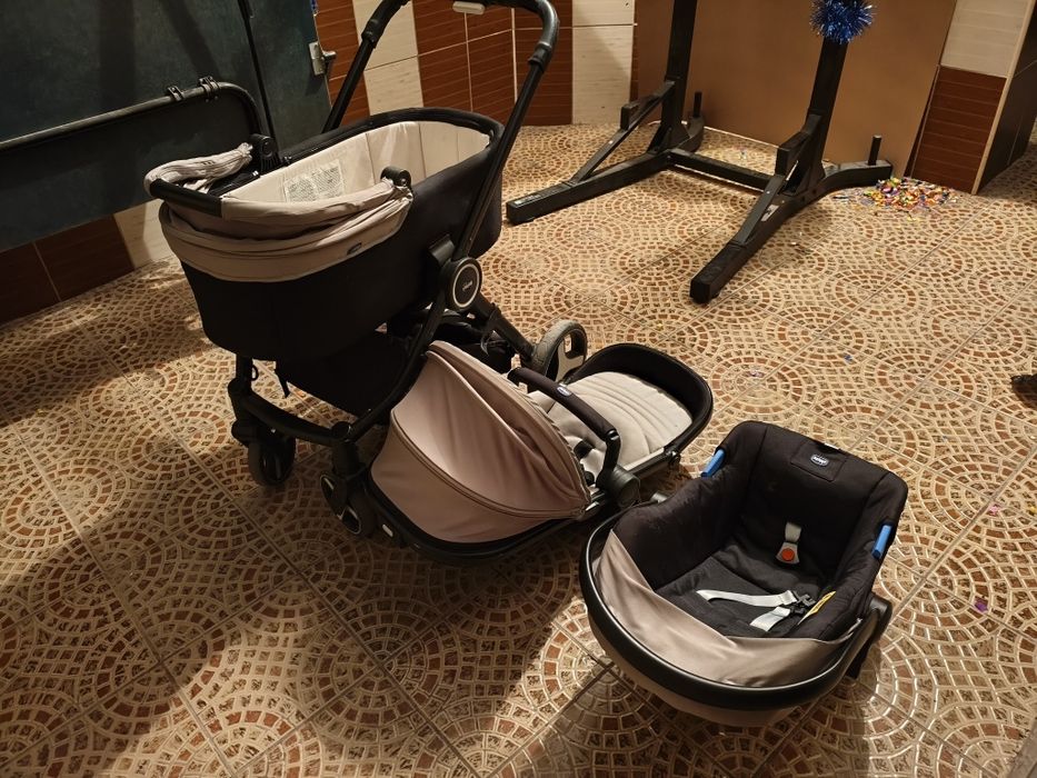 Cărucior Chicco 3 în 1 - Sistem Complet (Landou, Parte Sport, Scoică)