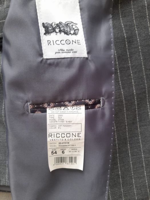 Продаеться  костюм  мужской. бренд  Riccone