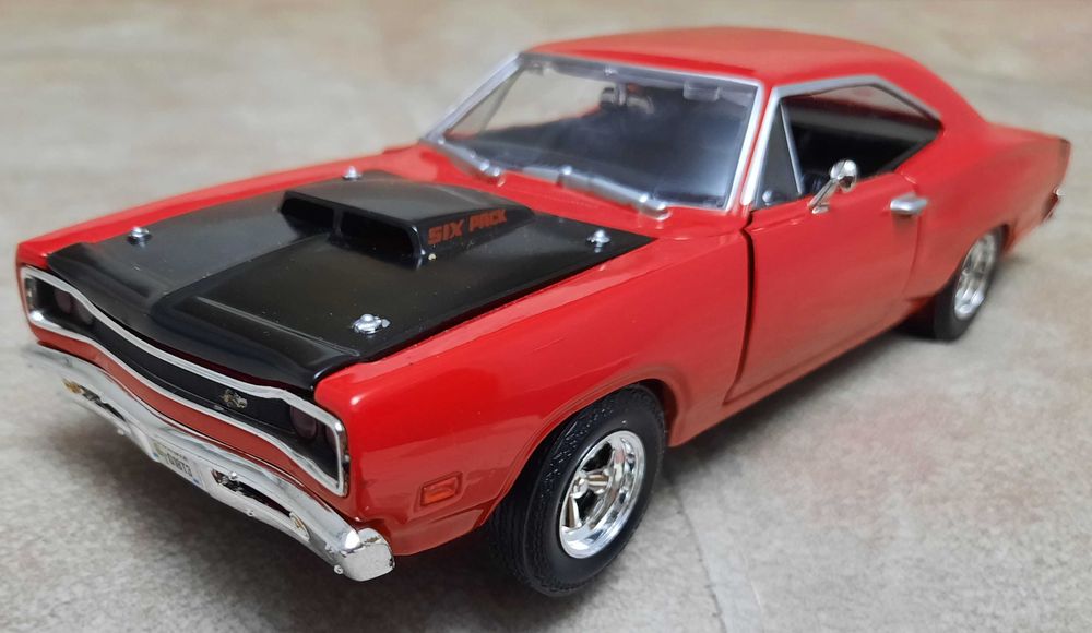 Машинка модель коллекционная