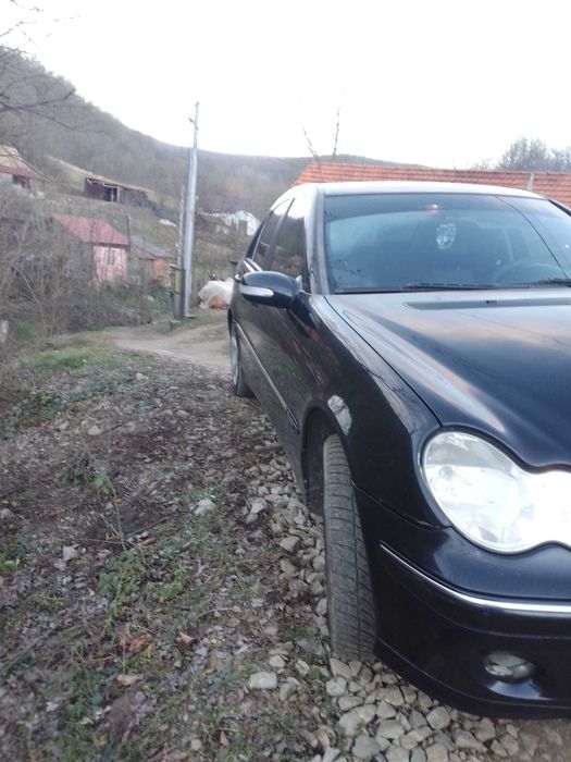 Vând Mercedes 1.8 benzina kompressor