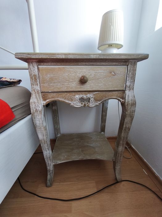 Нощно шкафче  френски стил