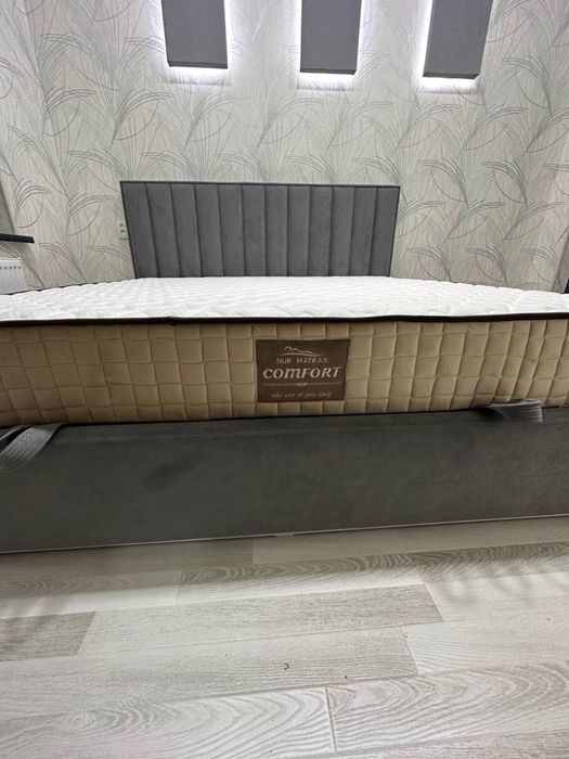 Кровать. Мягкая двуспальные. Изголовьем. Кровать