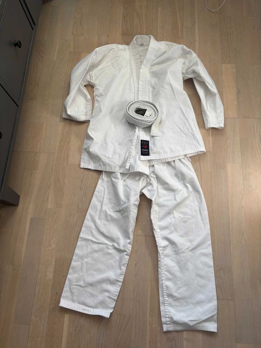 Кимоно за бойни изкуства за ръст 140 см