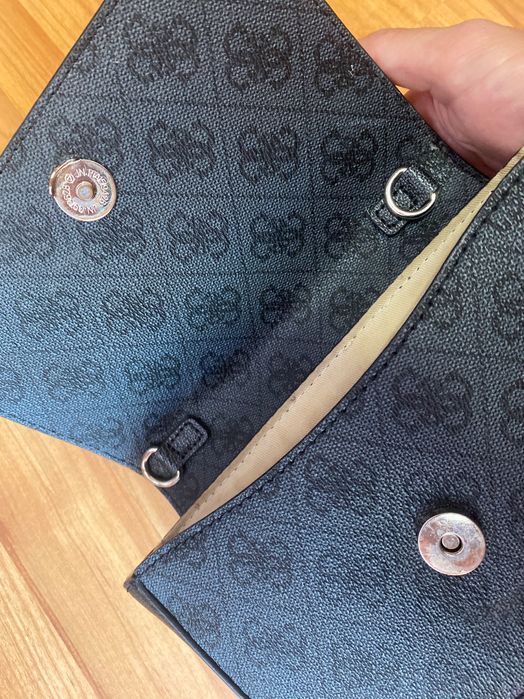 Сива чанта Guess