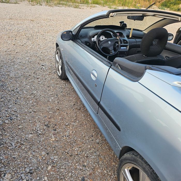 Автомобил  Peugeot 206