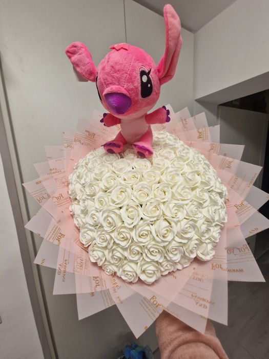 Buchet hello kitty stitch si alte figurine