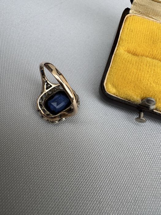 Inel aur, turmalina albastra si diamante montate in argint