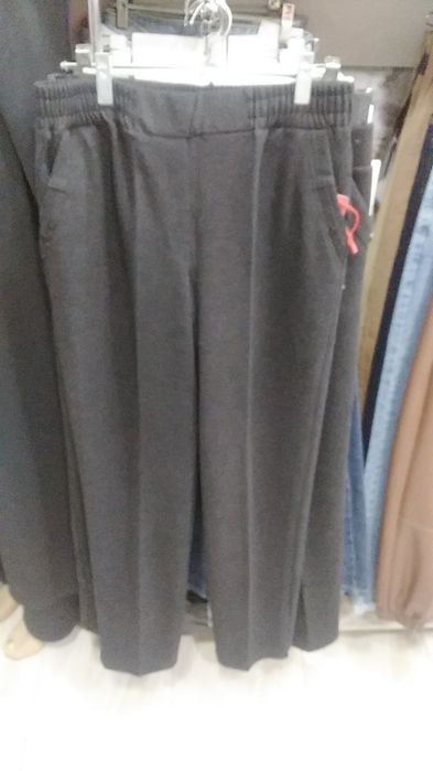 Продаеться новое размер классика 62,64 шортыджинсы 30 размер шорты мал