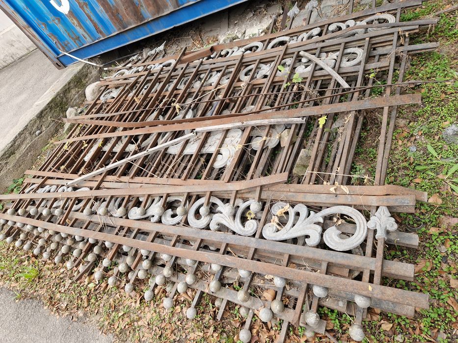Забор кованный  с литьем из чугуна