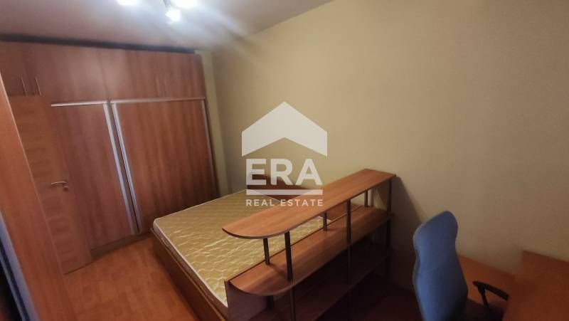 Тристаен обзаведен апартамент под наем, с опция за гараж, район  Лятно