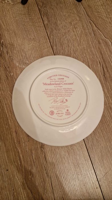 Royal Albert– костен порцелан.