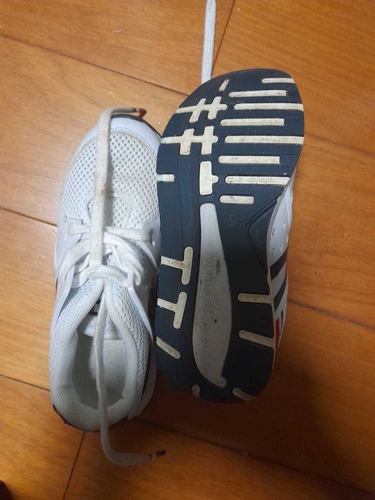 Детски обувки tommy helfiger номер 32