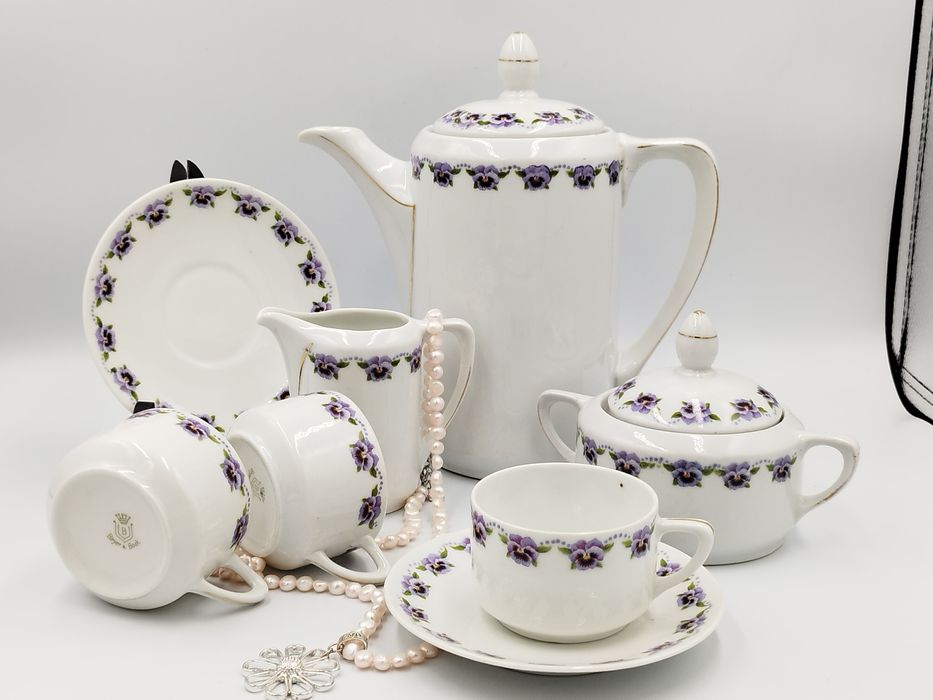 beyer & bock , антикварен сто годишен сервиз за кафе/