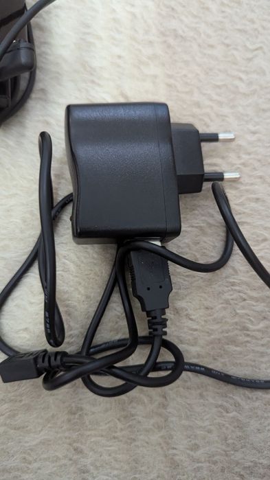 Продам несколько зарядок для мобильных телефонов