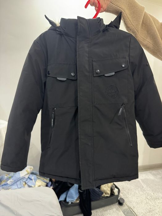 Черная зимняя теплая куртка для мальчиков 7-8 лет.