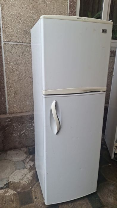 Холодильник двухкамерный