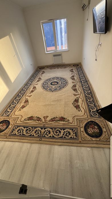 Продаеться большрй ковер