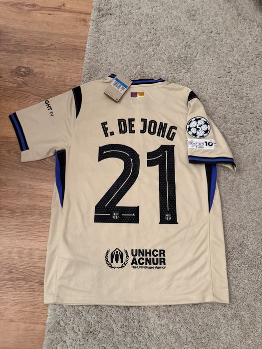 Tricou De Jong.