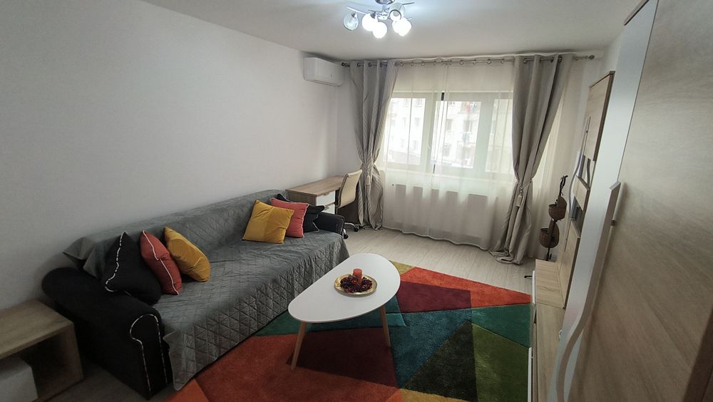 Proprietar închiriez apart 2 cam  bloc nou