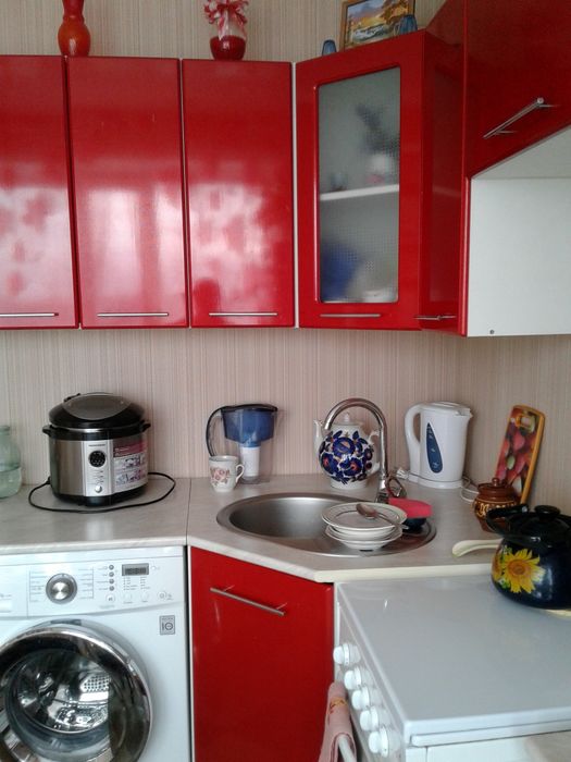 Ккухонный гарнитур,практически новый.