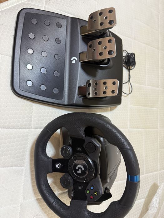 Logitech g923.