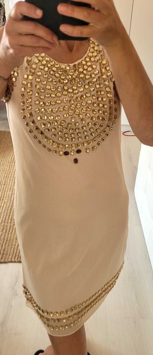 Интересна рокля с камъни