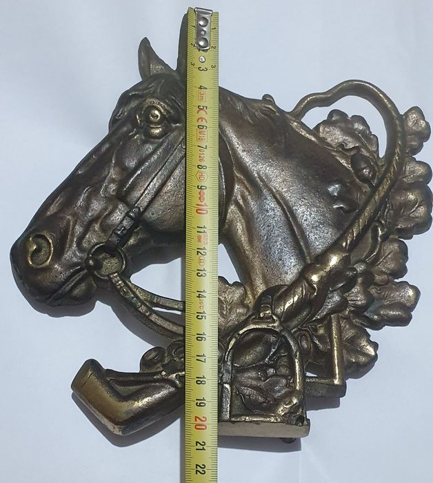 Vând  panoplie  cu  cap de cal.