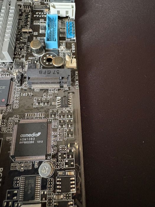 Server Asus Z10PA-U8 + 32gb ram + 20 cores Cpu (Сървър)