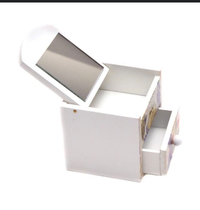 Кутия За Бижута В Два Размера